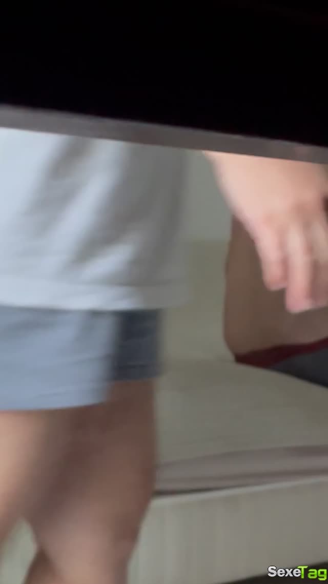 Caméra cachée : Je baise ma femme sans qu’elle sache – Elle hurle de plaisir en secret !